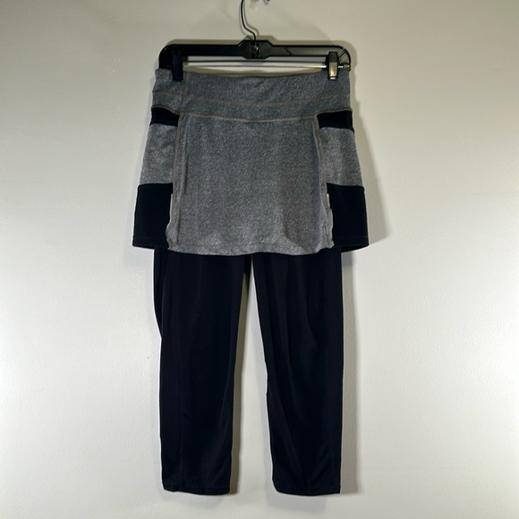 Athleta Be Free 2 in 1 Capri Skirted Leggings Reflective Athletic Skirt SM - Picture 2 of 8
